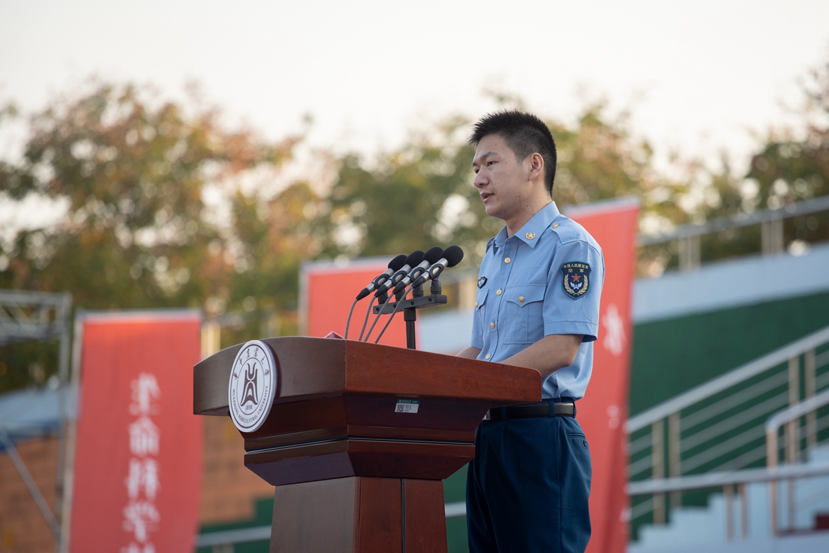 学生代表2（学通社记者 刘博文 摄）_副本