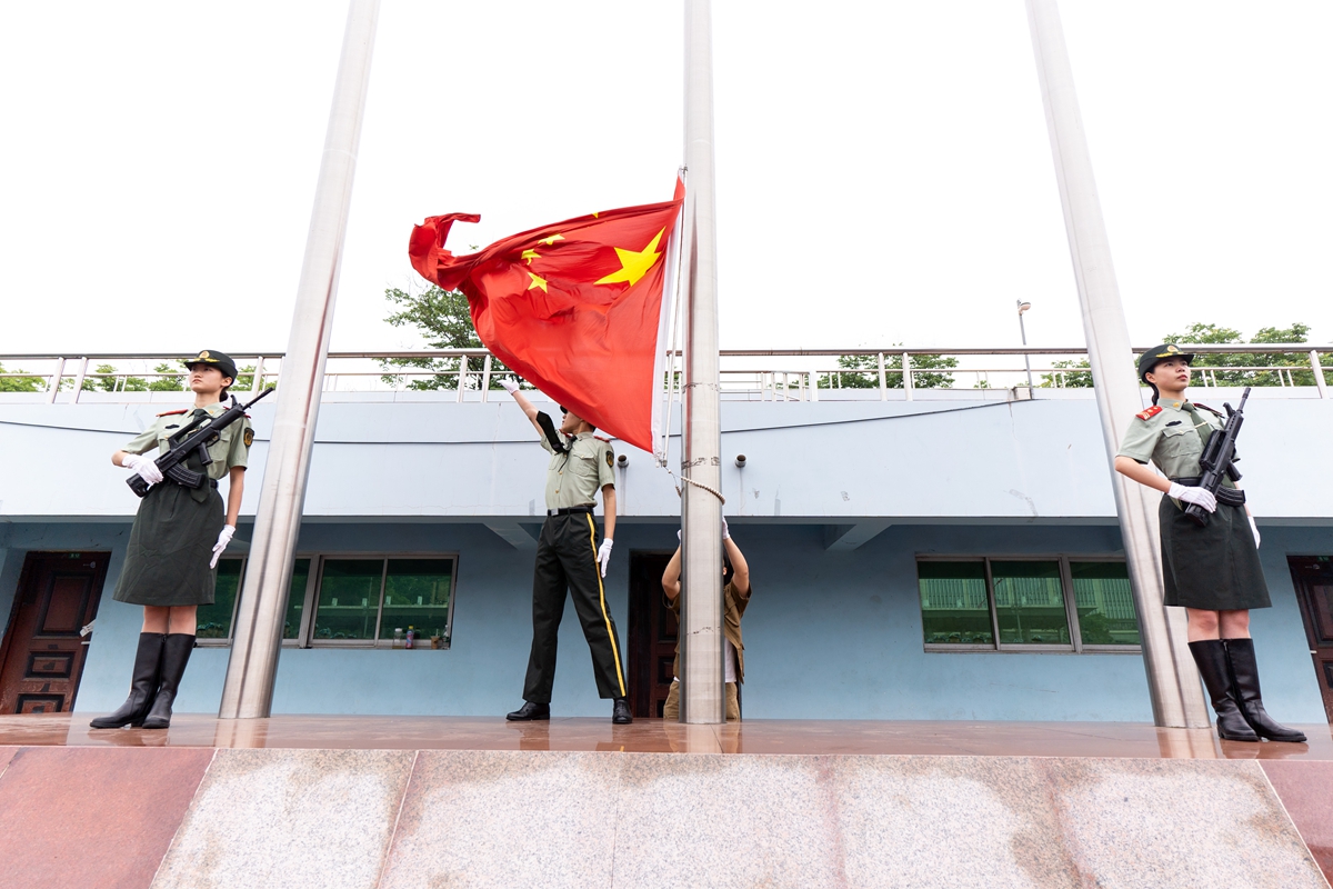 升旗仪式（学通社记者 高俊 摄）_副本